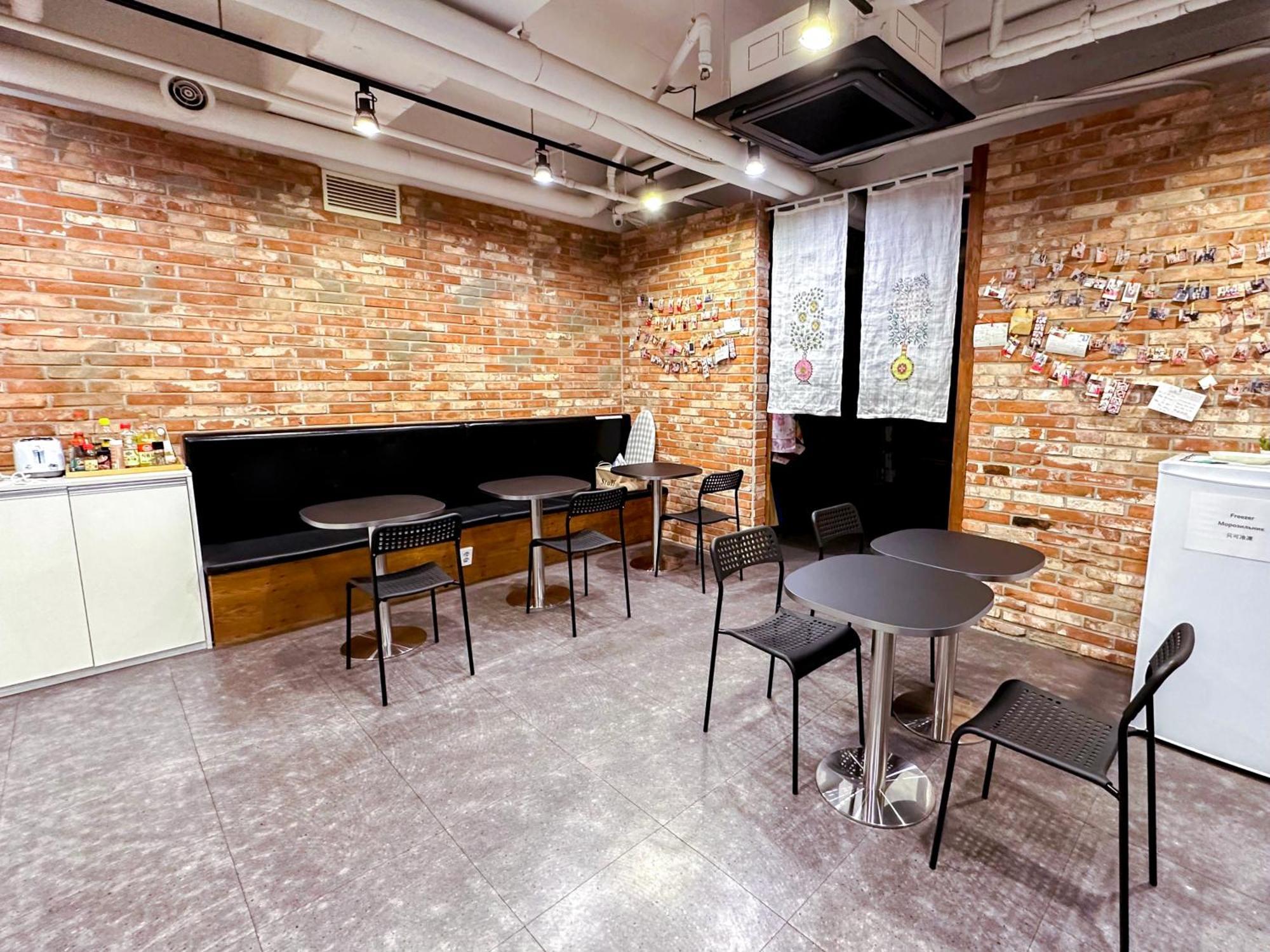 Starria Hostel Foreign Guest Only Seoul Bagian luar foto